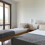 River House دومازو